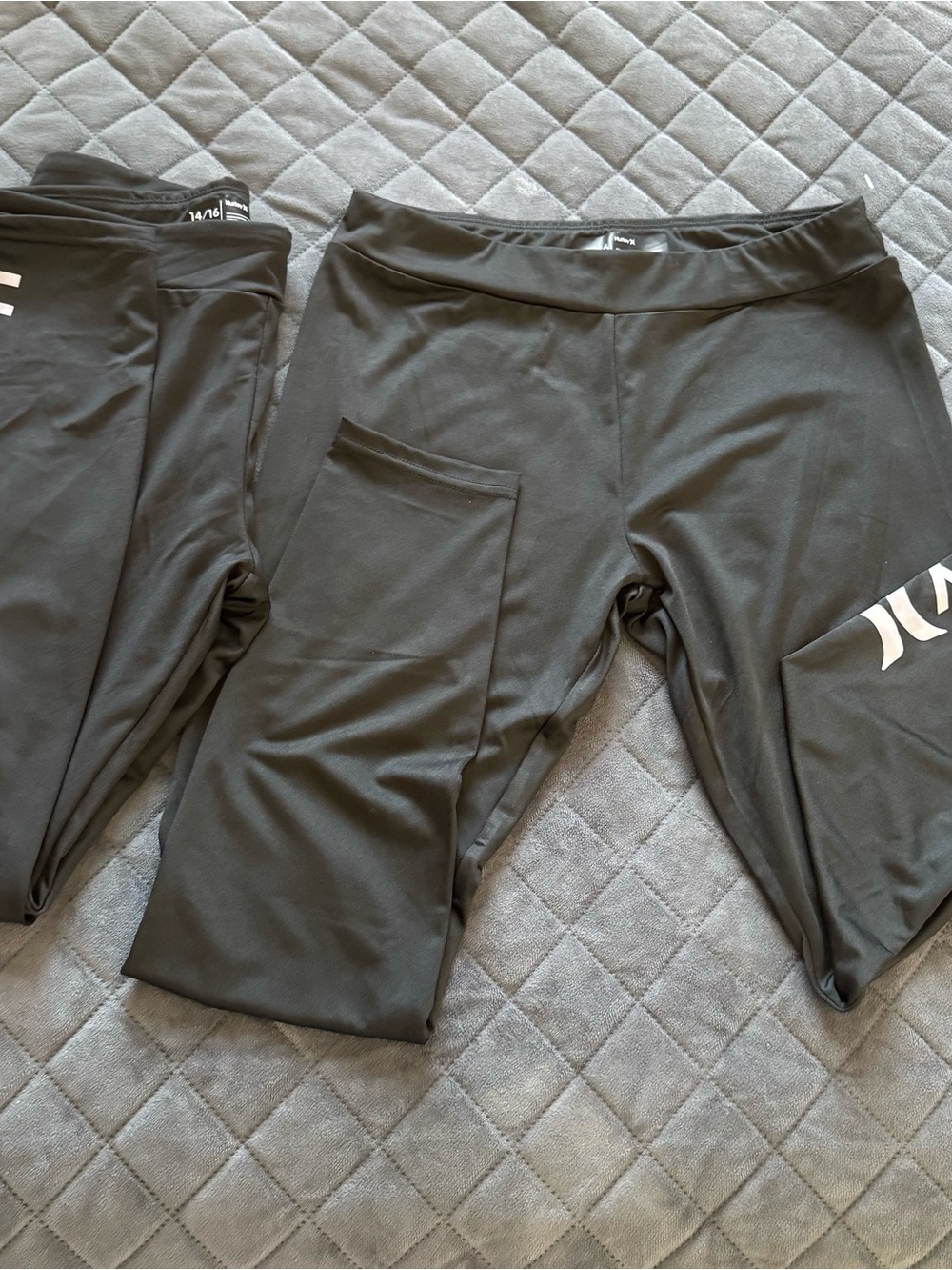 2 pcs Hurley Black Youth Athletic Leggings with Logo Waistband NEW without tag